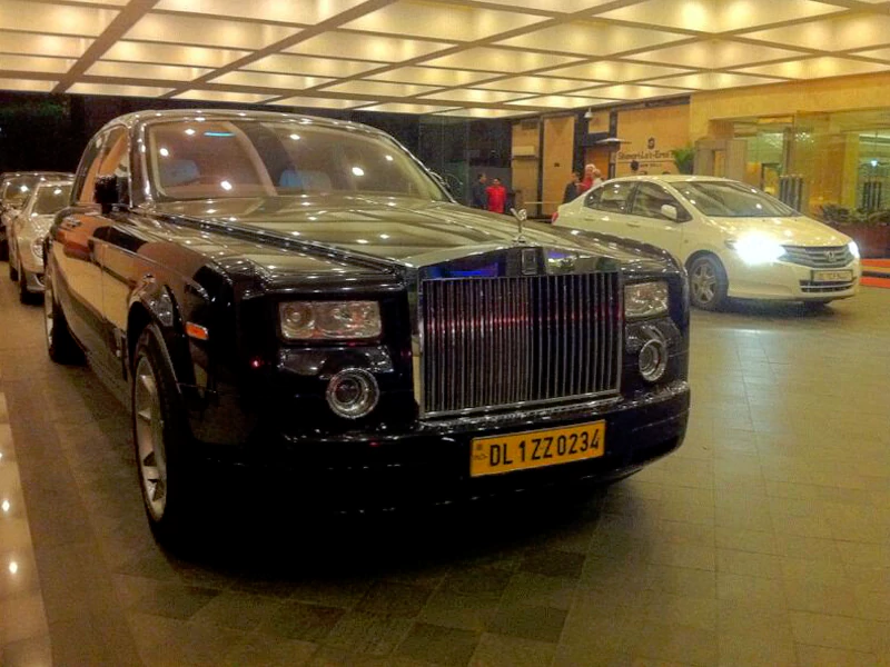 Hire a Black Luxury Rolls Royce