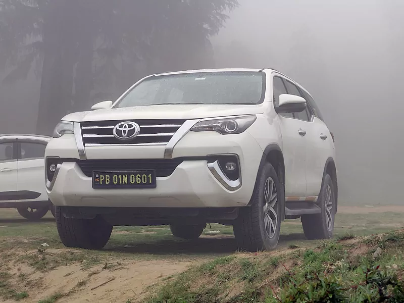 Toyota Fortuner 4x4 on Rent for Hill Station