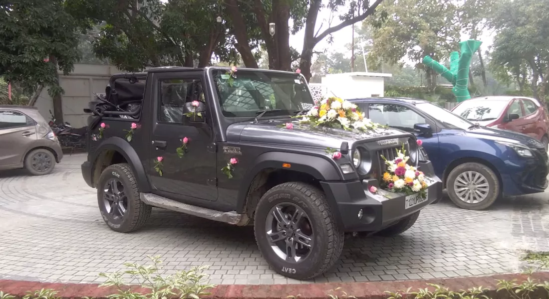 Convertible Mahindra Thar on Rent for Wedding 